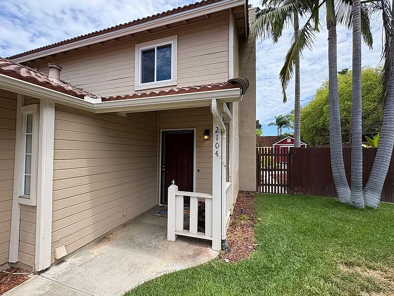 2104 N Mammoth Pl — Photo 3
