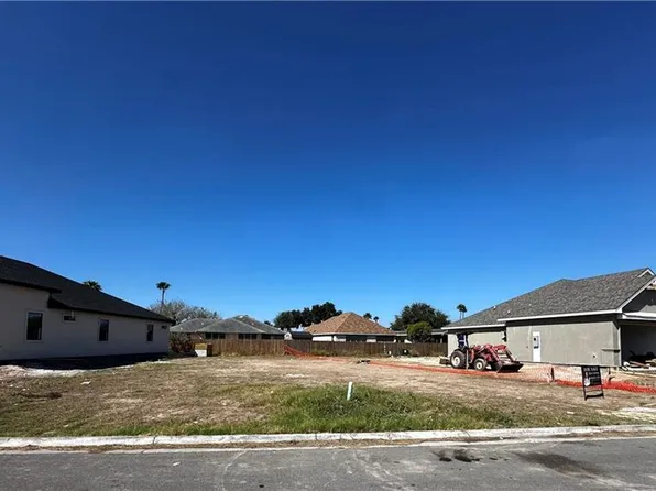 802 La Laguna Rd, Mission, TX 78572