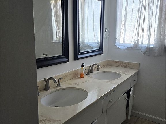 5th image of 13542 Carroll Way