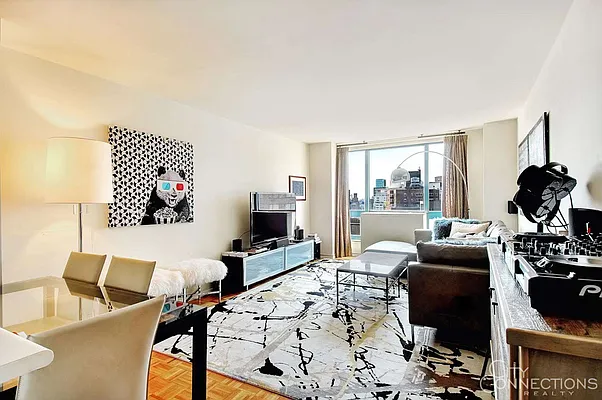 Rented by City Connections Realty | media 17