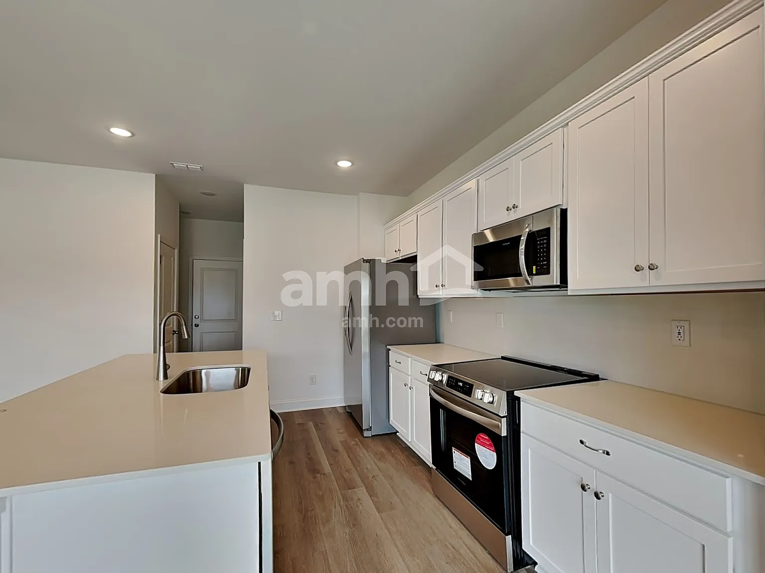 4 bed, 2.5 bath, 1977 sqft, $2,550 — Photo 4