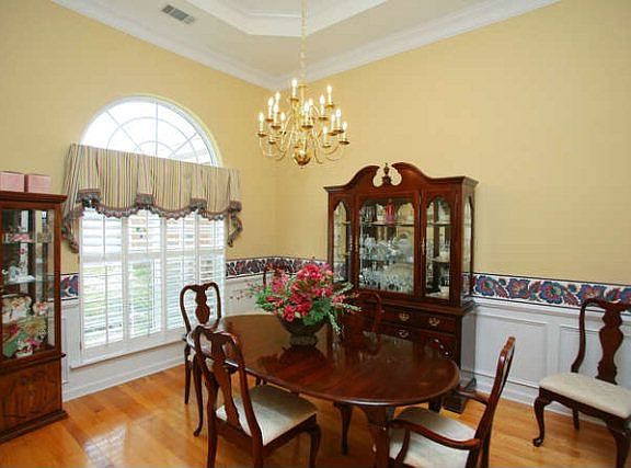 4th image of 1403 Aylesbury Dr