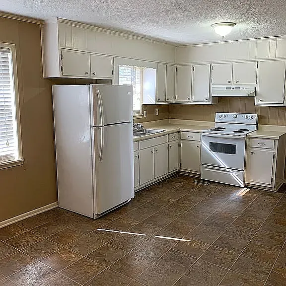 514 Walker Rd SW — Photo 4
