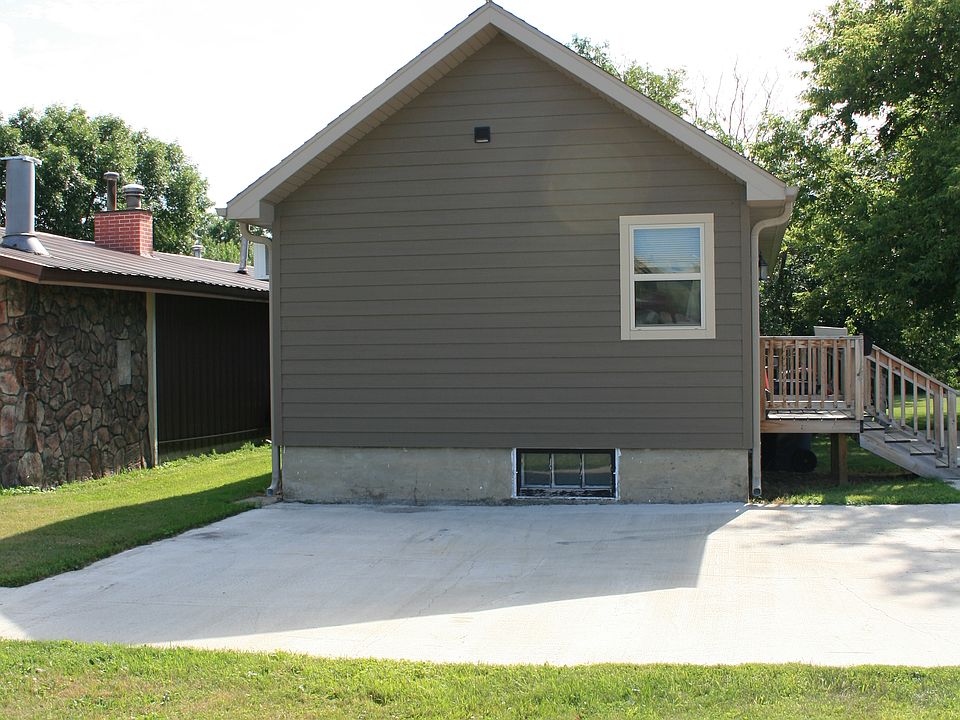 2nd image of 140 5th St NE APT 2