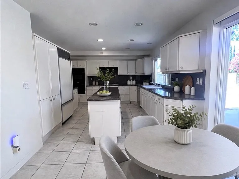 10209 Oakdale Ave — Photo 10