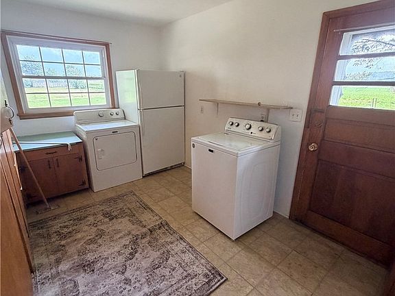 3rd image of 8937 W Main St