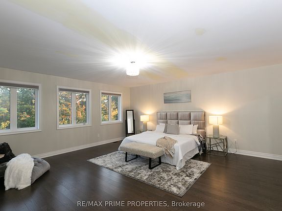 2nd image of 65 Redmond Cres