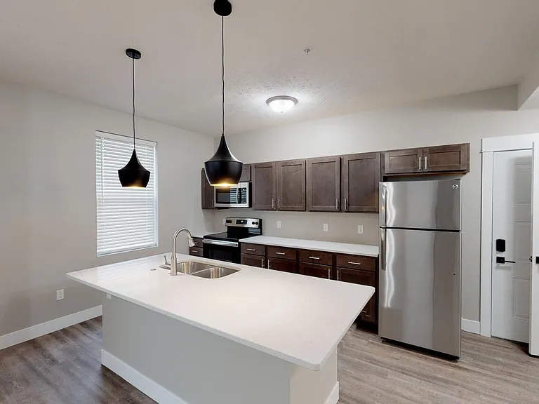 801 W Cedar St — Photo 10