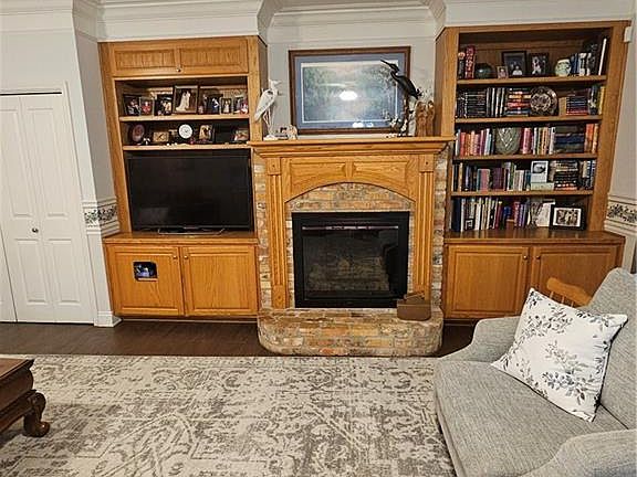 5th image of 17 Pine Terrace Dr
