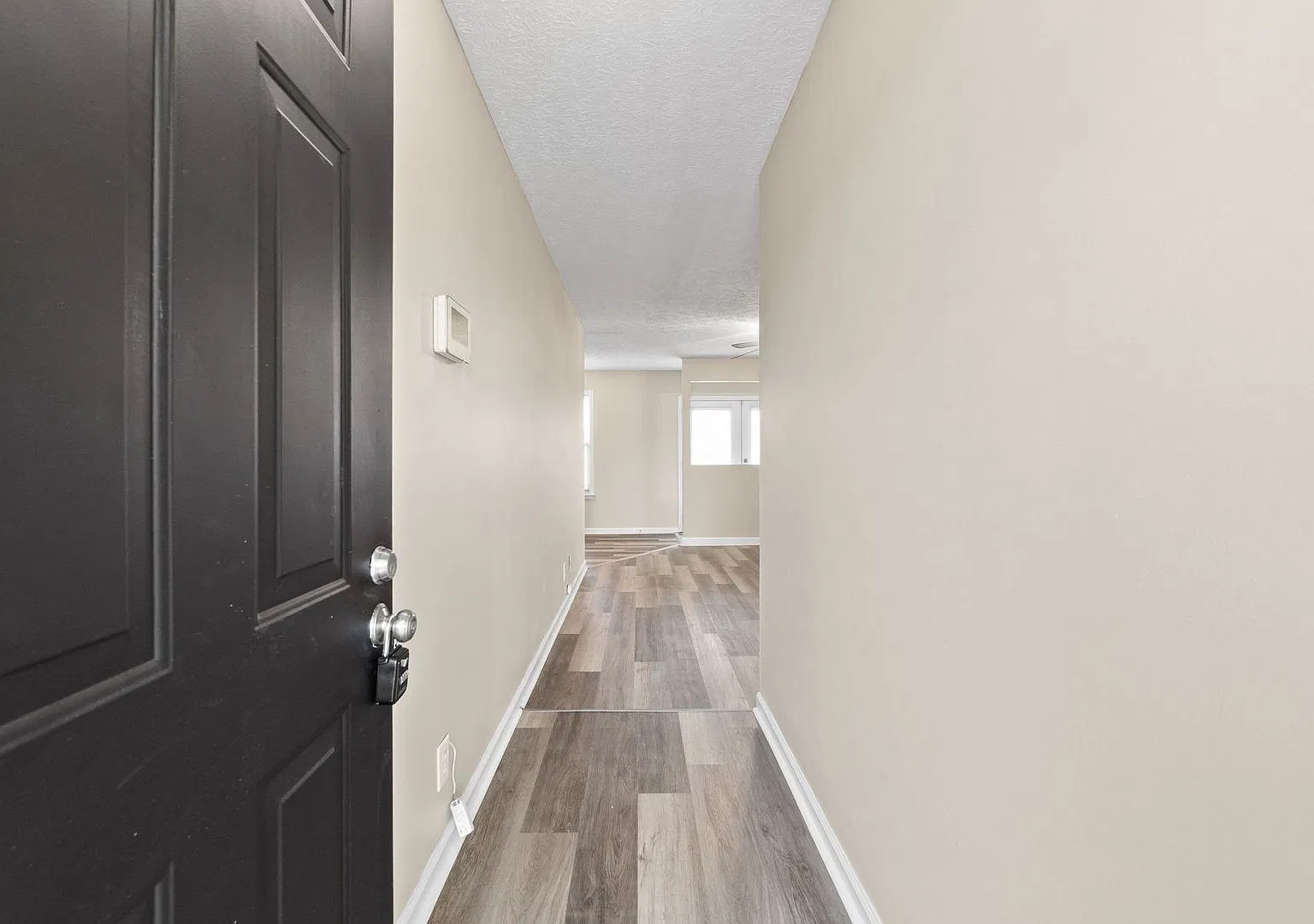 Spacious 3-Bedroom, 2-Bath Rental with Garage and Fenced Yard — Photo 3