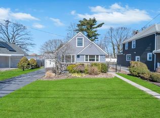 216 W Marie St, Hicksville, NY 11801