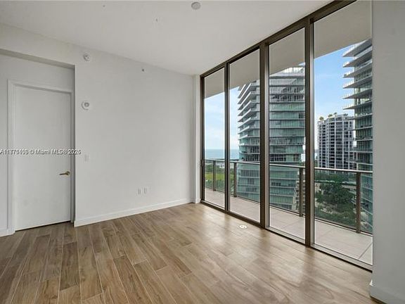 5th image of 2655 S Bayshore