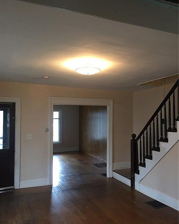 2nd image of 17-19 Howard St