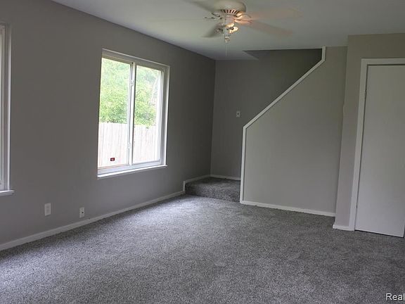 5th image of 32161 Genessee St