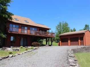 1863 Crestwood Ct, Lake Ariel, PA 18436