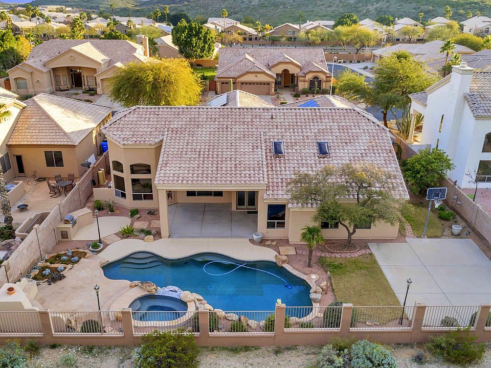 1st image of 922 E Desert Flower Ln
