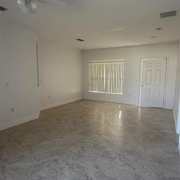 315 Edgewood Ct — Photo 2