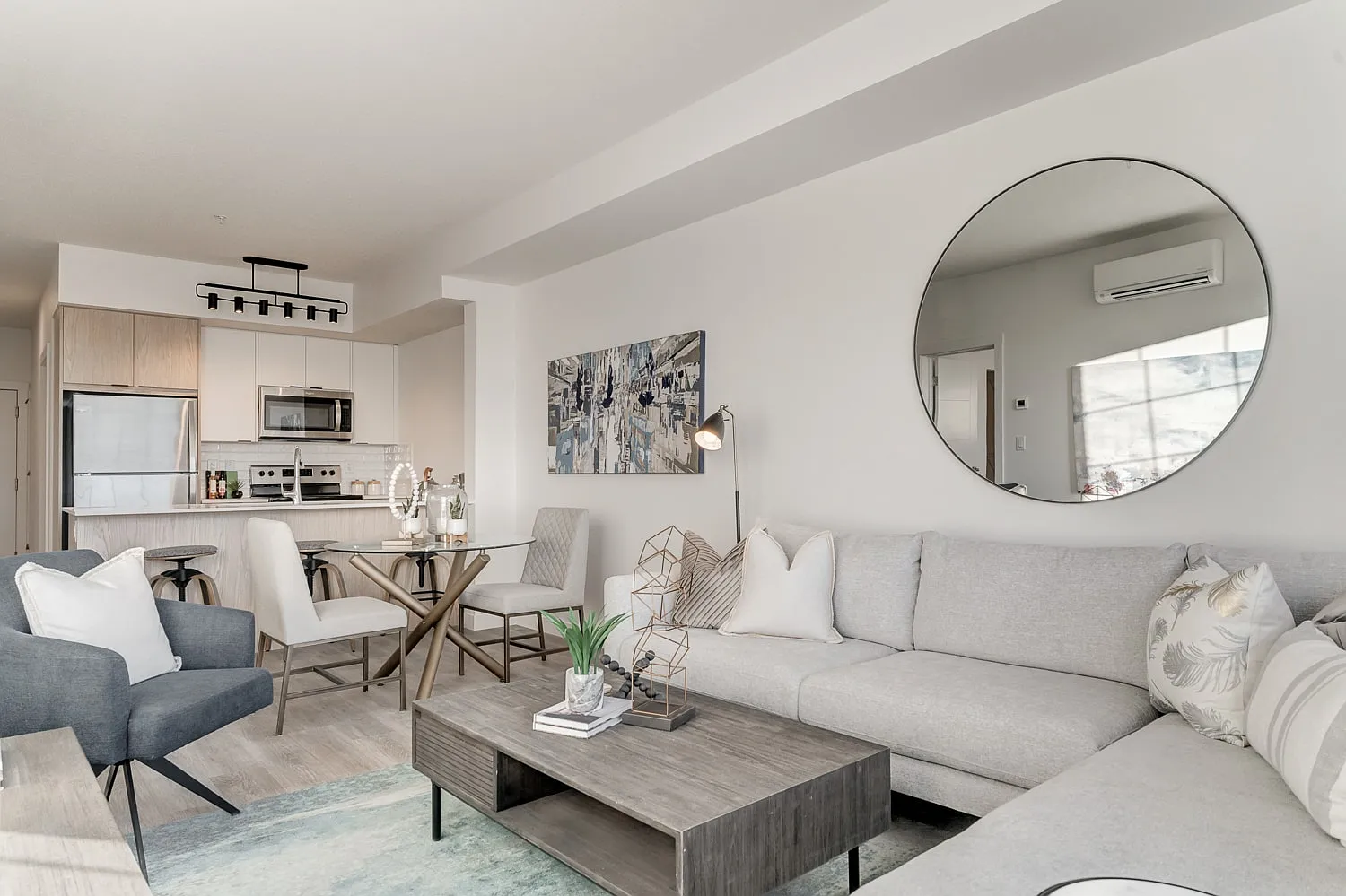 3360 16 Street Southwest Calgary — Photo 1