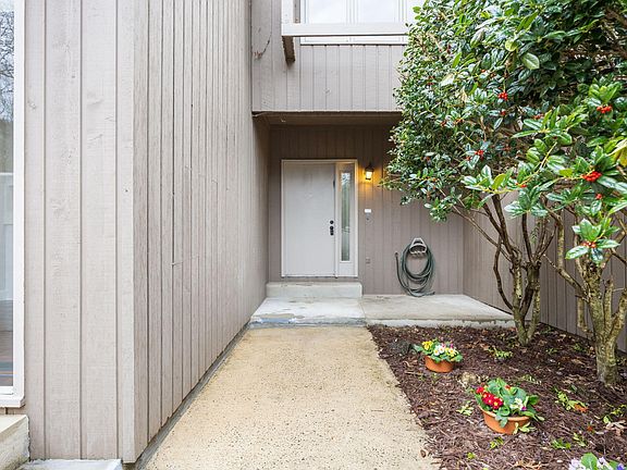 3rd image of 14 Tottenham Ln