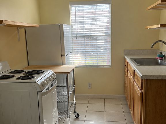 3rd image of 1142 Berger St #B