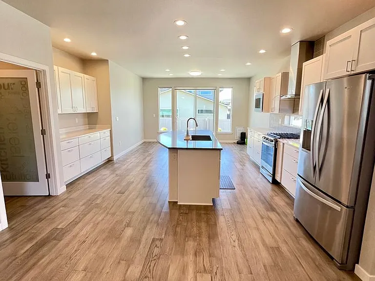 304 E Stanford Ave — Photo 15