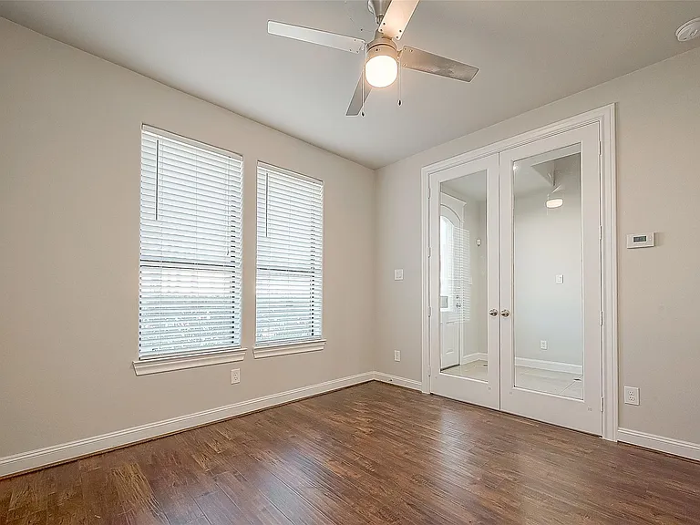 2634 Texas St — Photo 8
