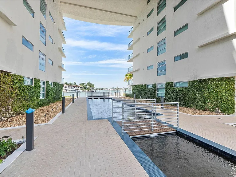 6620 Indian Creek Dr #315 — Photo 47