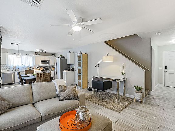 3rd image of 2306 E Spruce Dr
