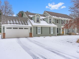 248 Fieldstone Rd, Delafield, WI 53018