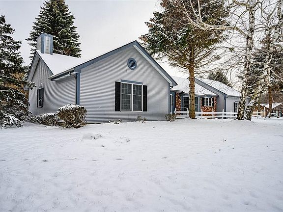 3rd image of 295 Maidstone Dr