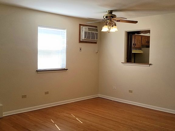 3rd image of 21 E Thorndale Ave