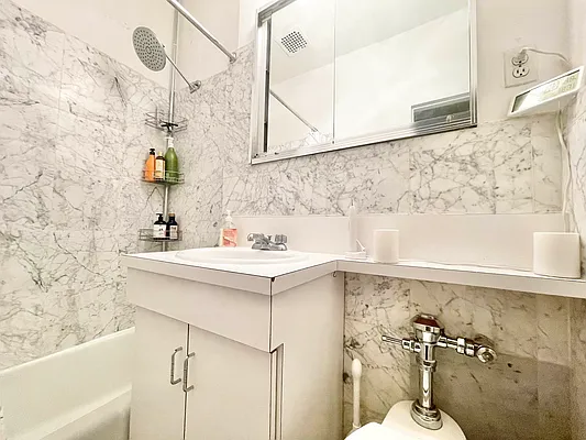 Rented by Century 21 Premier  | media 8