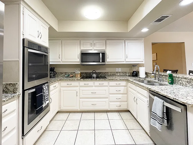 2205 Red Oak Ln — Photo 32