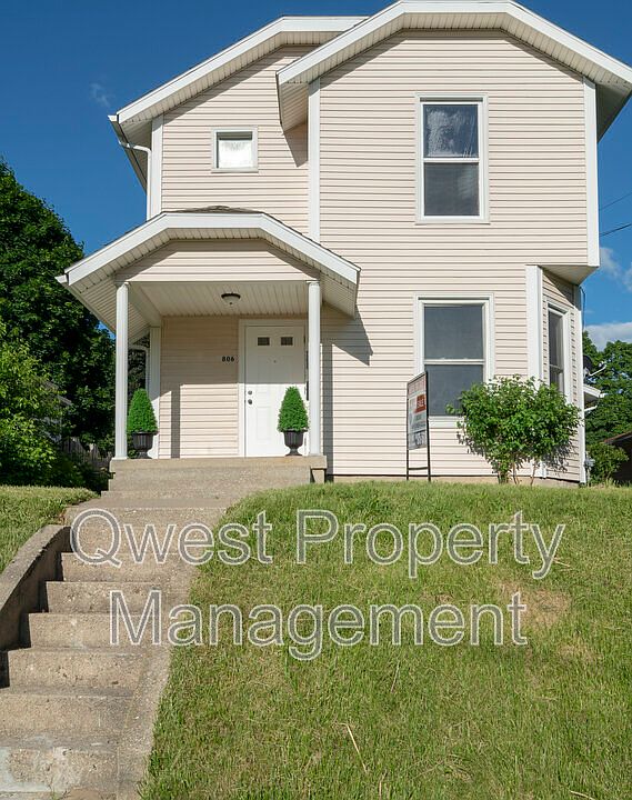 1st image of 806 Emerald Ave NE #1
