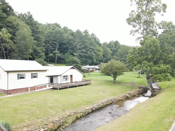 229 Atoah Cir, Robbinsville, NC 28771