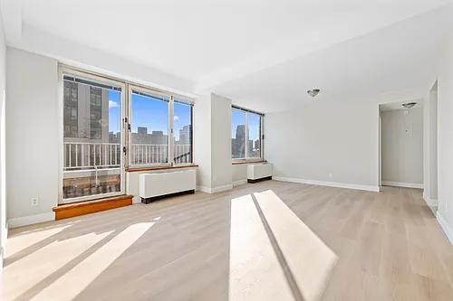 201 W 72nd St Photo 1