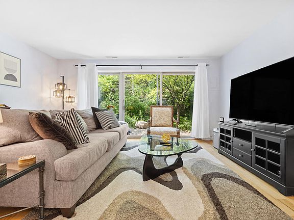 5th image of 3149 Lakehaven Dr