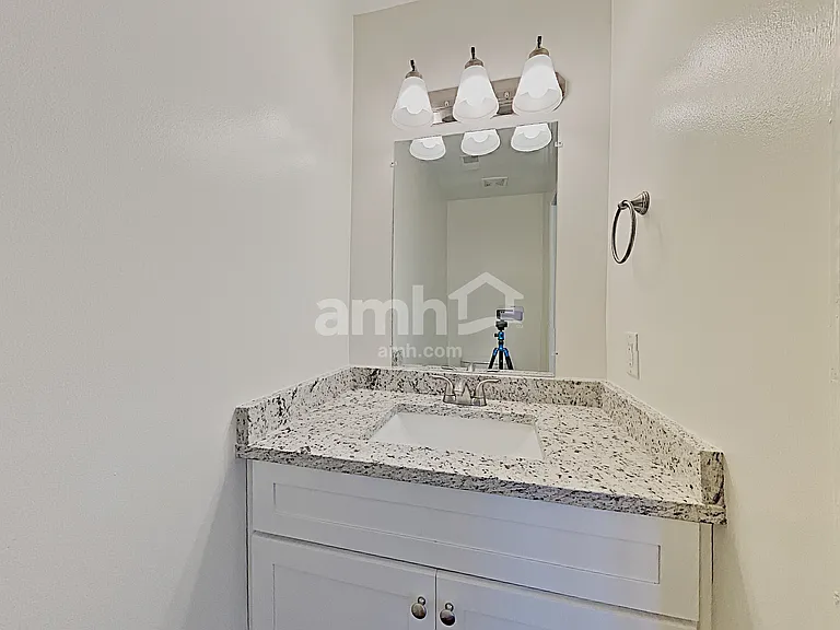 2148 Spring Hill Cir — Photo 19