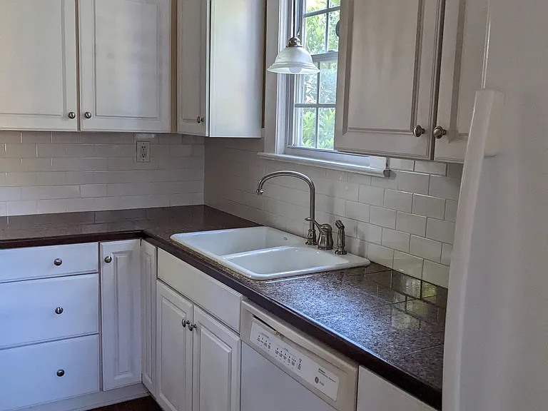 209 E Faris Rd — Photo 8
