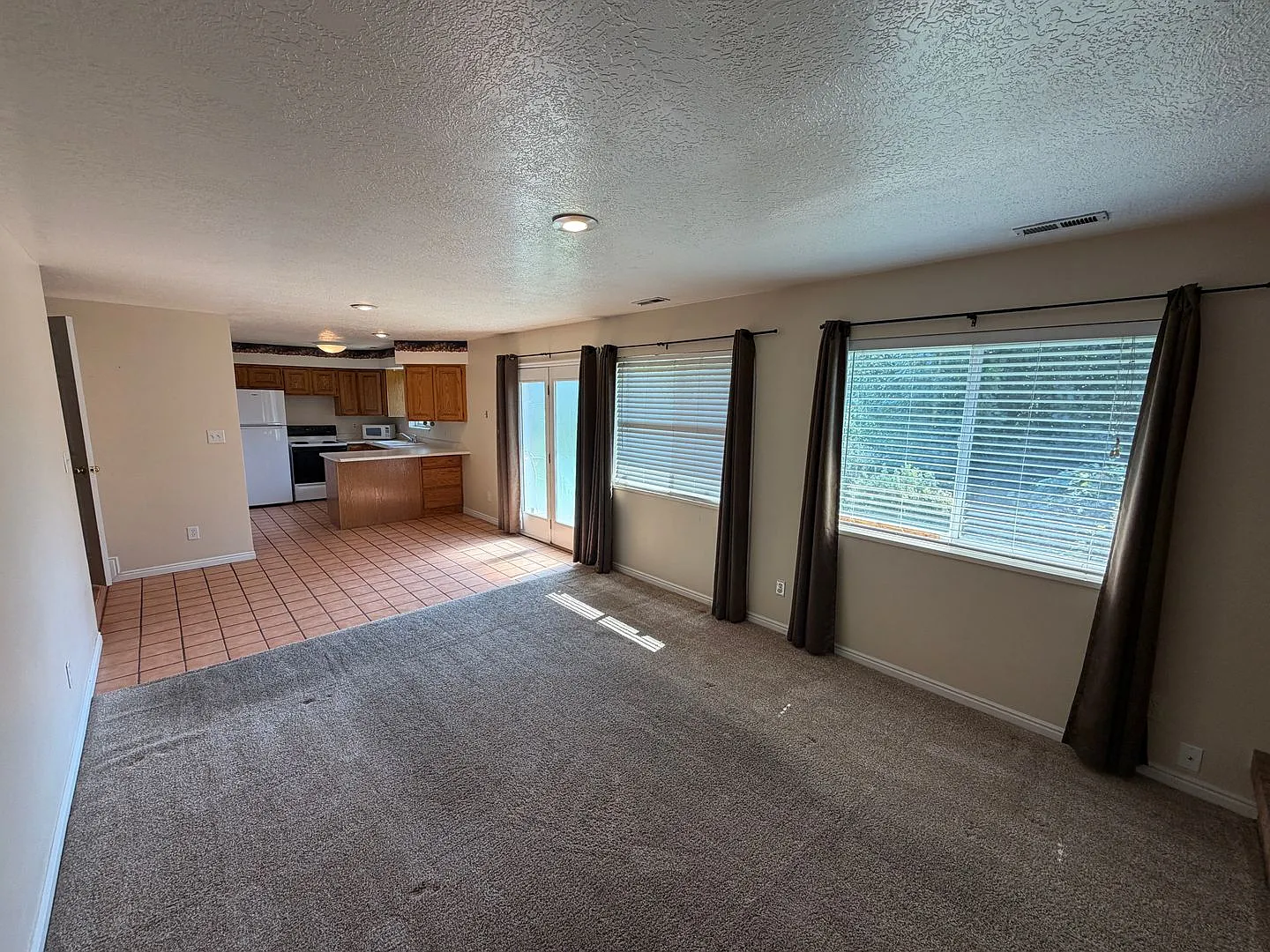 479 S Palisade Dr — Photo 2