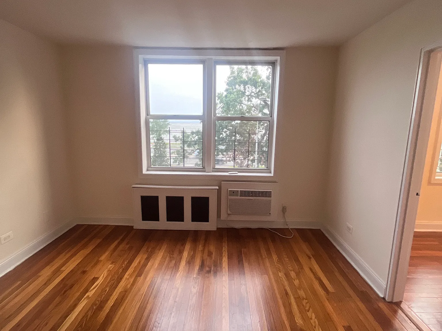3 bed, 1100 sqft, $3,450 — Photo 3