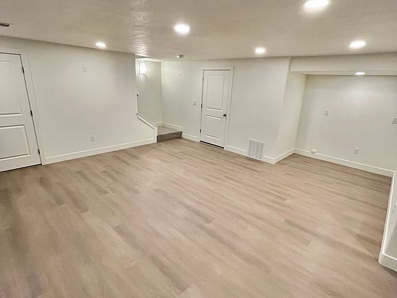 3rd image of 364 W Songbird Ln