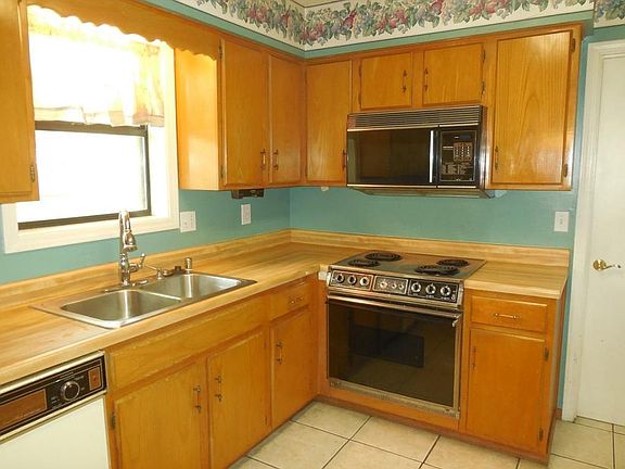 4th image of 702 Hickory Hollow Ln
