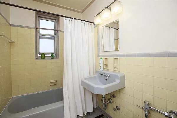 Sold by Qwest Residential Downtown LLC | media 5