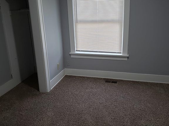 5th image of 136 Pearl St