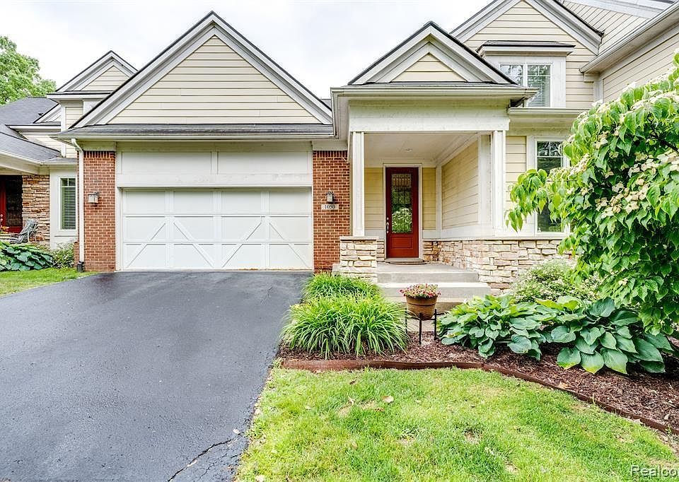 1st image of 1050 Oakwood Dr
