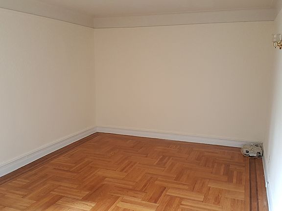 4th image of 74 Gatling Pl APT 3A