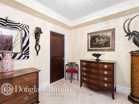 5th image of 117 E 57th St APT 37A