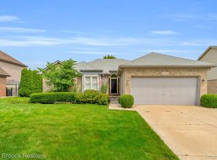 21125 Forest Villa Dr, Macomb, MI 48044