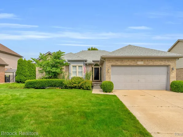 21125 Forest Villa Dr, Macomb, MI 48044